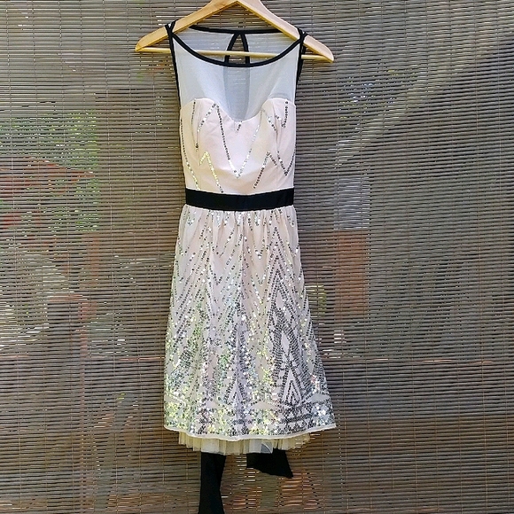 Sequence dress - Picture 1 of 6